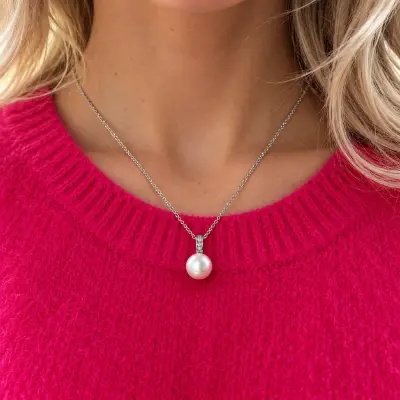 Collier or blanc 750 millièmes, diamants et perle de culture