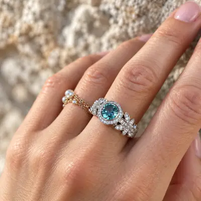 Bague or blanc 750 millièmes, saphir et diamants