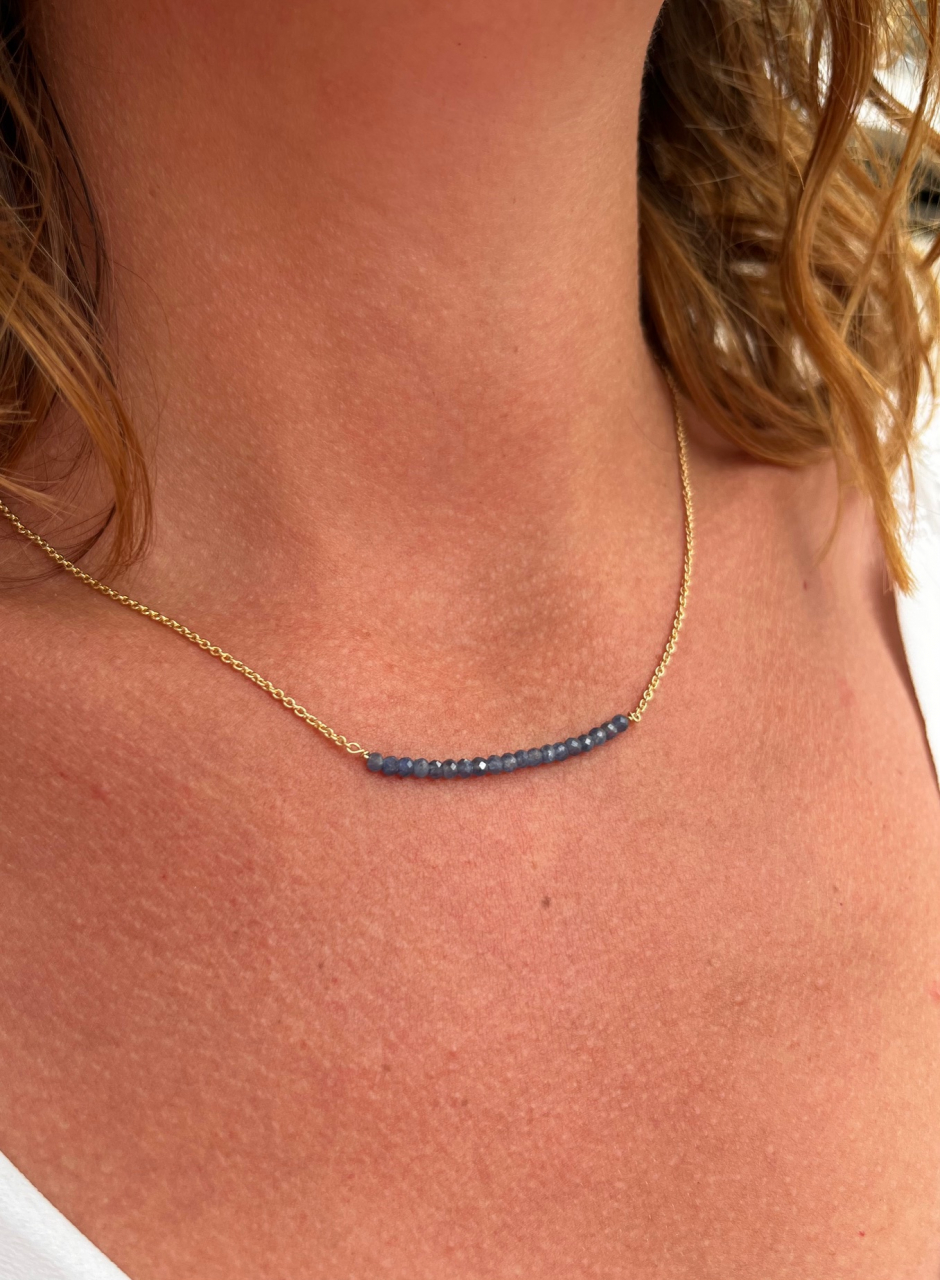 Collier beads saphirs sur chaine or jaune
