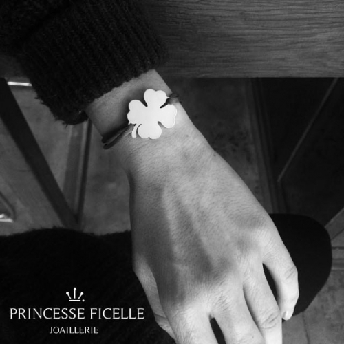 12 - Bracelet trèfle à 4 feuilles