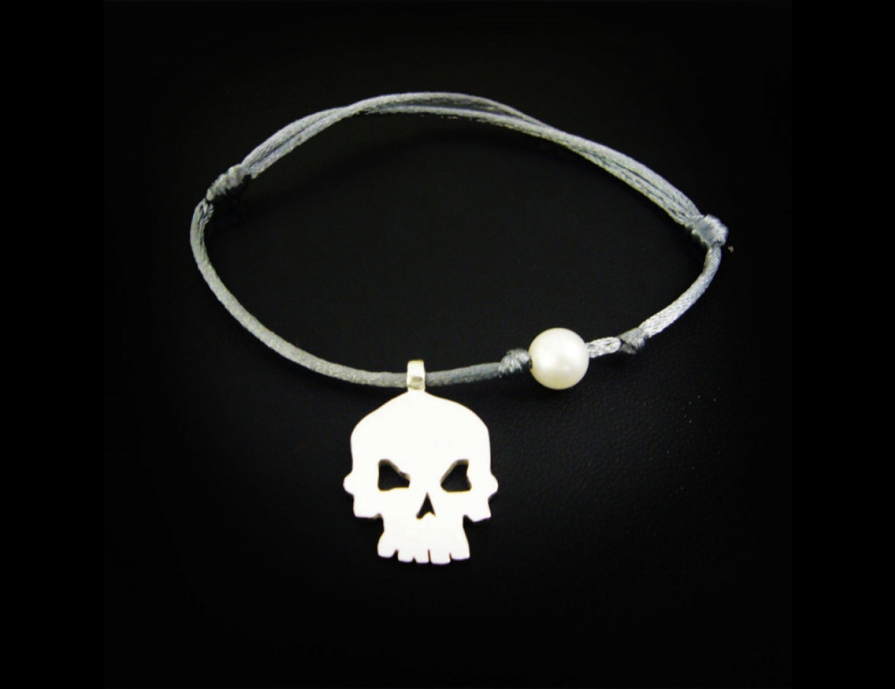Bracelet Tête de mort et perle de culture