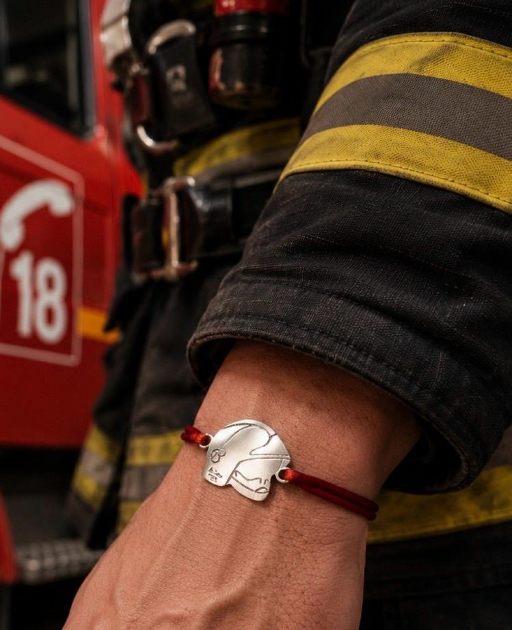 11 - Bracelet casque de pompier